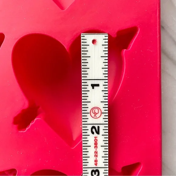 Wilton•Set of 2•Heart-Shaped Silicone Baking Molds•Rice Krispies/Brownies/Cakes - Picture 9 of 12